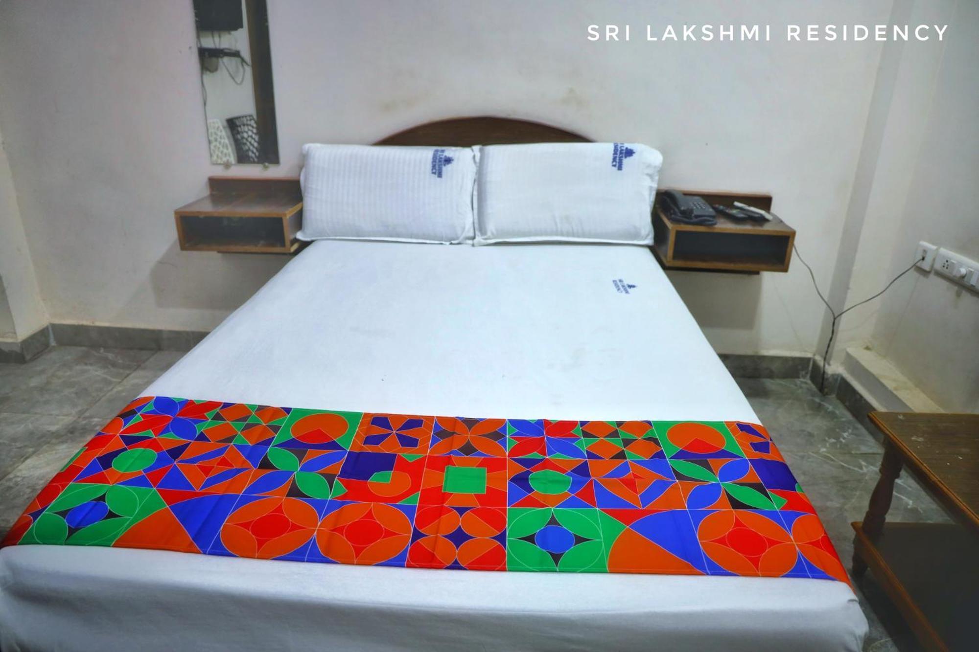 מלון טירופאטי Sri Lakshmi Residency מראה חיצוני תמונה